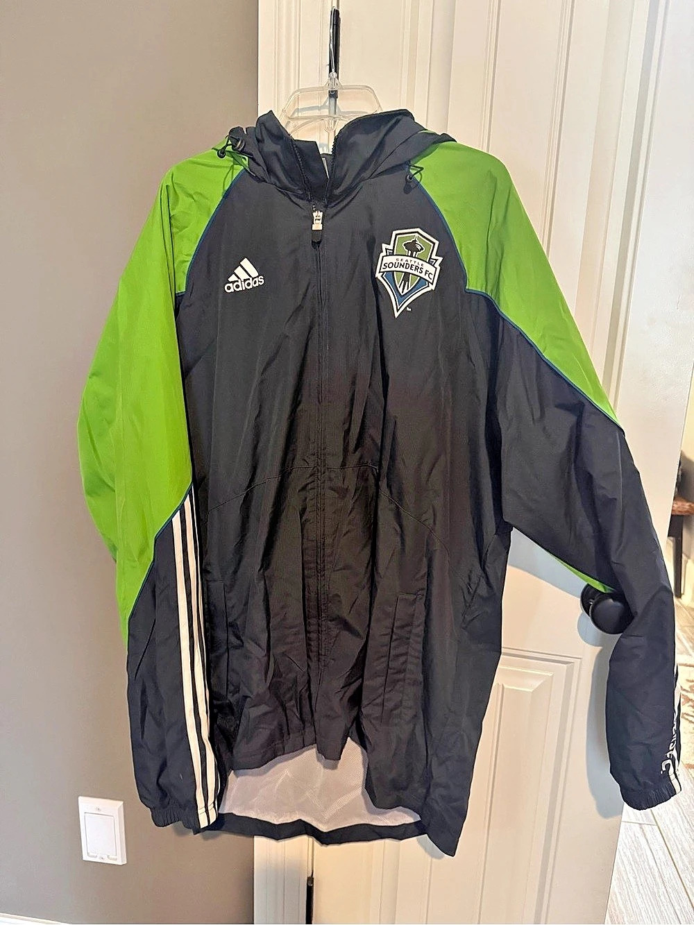 adidas Xbox 360 Seattle Sounders FC windbreaker Black & Green Large